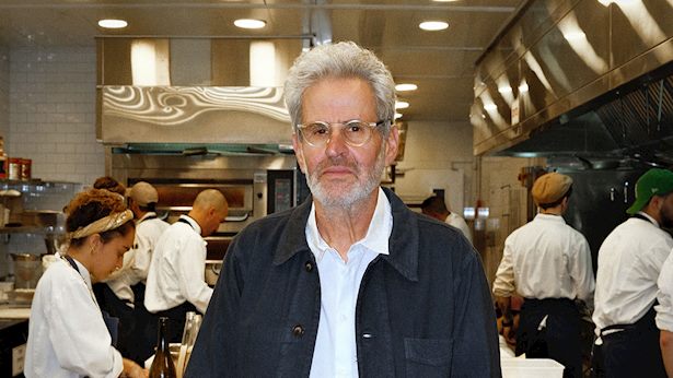 אייל שני שובר שגרה בגיל 67: הצעד המפתיע בעולם הדוגמנות נחשף
