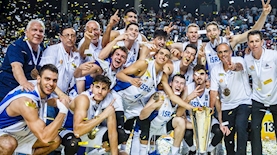 נבחרת העתודה של ישראל, אחרי הזכייה בגביע אירופה לנבחרות בת"א, צילום: אתר FIBA