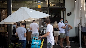 איסוף עצמי ממסעדות, צילום: פלאש 90/ מרים אלסטר