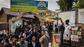 מתפללים באומן, צילום: חיים גולדברג, פלאש 90