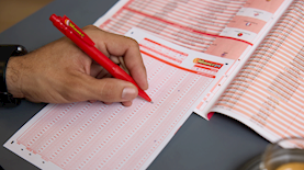 טופס טוטו, צילום: עופר חגיוב