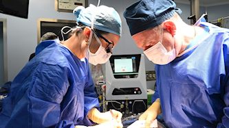 רופאים בניתוח, צילום: דוברות המרכז הרפואי ברזילי