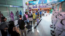 אנשים עומדים בתור. אילוסטרציה, צילום: טל גל, פלאש 90