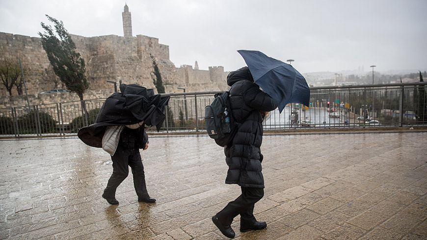 סופה גדולה הגיעה לישראל: נזקים ופקקי ענק, אישה מתה מהיפותרמיה