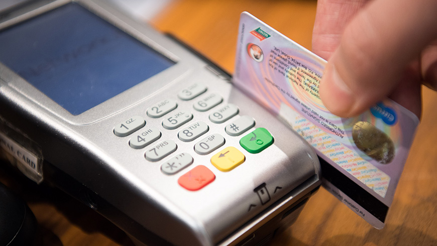 how-does-a-credit-card-transaction-work-these-are-the-pros-and-cons