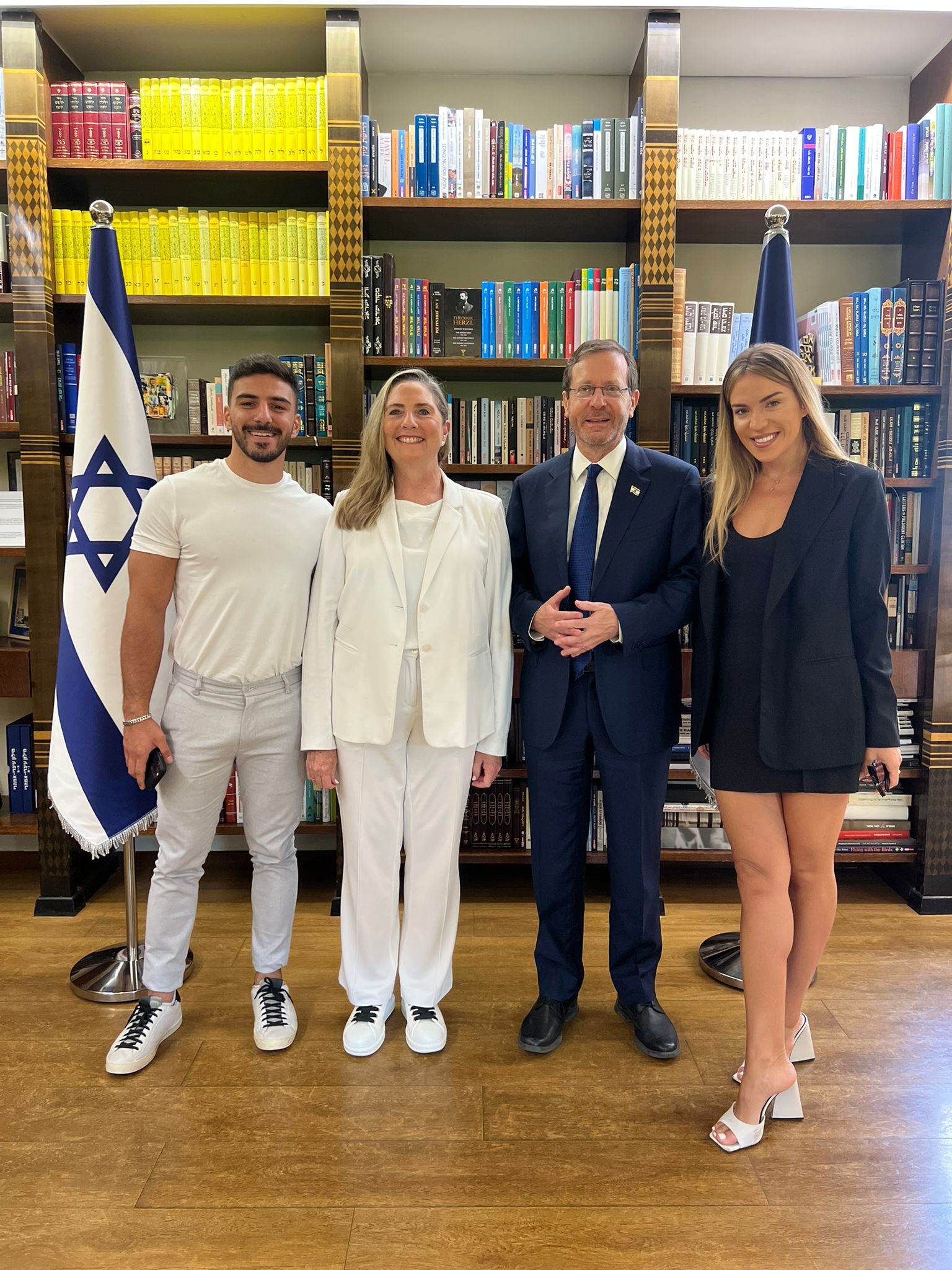 יוגב מלכה התארח יחד עם בת זוגו בסוכת הנשיא - אייס