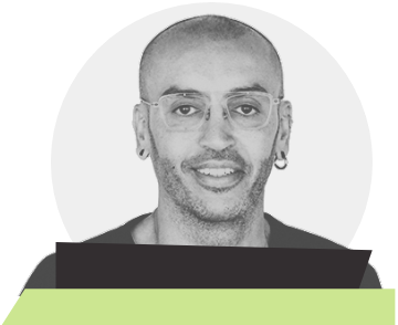 כתב בידור ותקשורת, ישראל היום