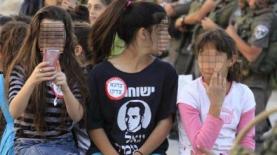 תמונת המריבה. הצילום של הדר כהן מצומת תפוח (זהותן של הילדות טושטשה על ידי אייס), צילום: הדר כהן - באישורו של הצלם