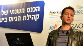 אדם שוב. "לא להציף, לא להספים, כן להשתמש במשורה ובחוכמה", צילום: יח"צ