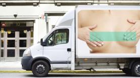 המשאית ברחובות מוסקבה. גברים (ונשים) לא הצליחו לעמוד בפיתוי  (צילום: Getty Images Israel), צילום: Getty Images Israel