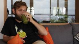 גלעד שנהב בסדרה שלו ב-ynet 'המנקה' (יח"צ), צילום: יח"צ