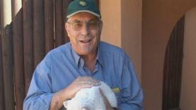 מוטי קירשנבאום באחד מסרטי הטבע שצילם באפריקה, צילום: באדיבות ערוץ 10