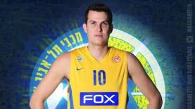 גיא פניני. לוגו FOX בכחול לבן, צילום: אתר מכבי תל אביב