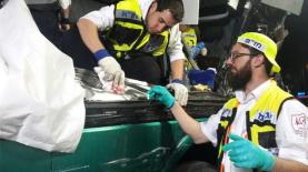 תאונת הדרכים בין אוטובוס למשאית בכביש מס' 1, צילום: יוסי גולדברג ויהודה רחמים - סוכנות הידיעות "חדשות 24"