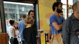 ברגר קינג. בתור להחלפת האוכל, צילום: יח"צ