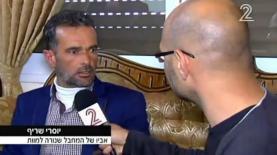 אוהד חמו מראיין לערוץ 2 את אביו של המחבל, צילום: צילום מסך: 'חדשות 2'