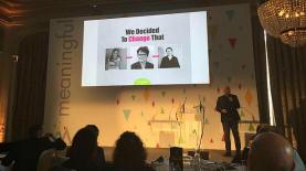 על הבמה. מקאן ואלי זוכים בפרס המשמעות של מקאן העולמית, צילום: הדר גור אריה