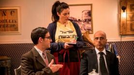 צוות 'תריץ אחורה' עם אלי פיניש, יעל שרוני ואביעד בנטוב, צילום: שני צדיקריו