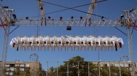 המיצב של גדעון עמיחי עבור עמותת לתת לרגל החגים, צילום: חן מיקא