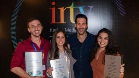 אסף בלכר, סמנכ"ל פיתוח תוכן בקשת והזוכים בתחרות היוצרים הצעירים בכנס INTV, צילום: עודד קרני