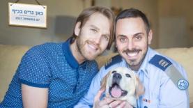 פרויקט 'כאן גרים בכיף' של חיל האוויר - עם זוג גאים, צילום: באדיבות עמוד הפייסבוק של חיל האוויר