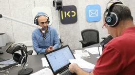 אסף ליברמן וקלמן ליבסקינג בתכנית הראשונה שלהם בכאן ב', צילום: רפי דלויה