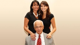 3 דורות: משה, דפנה וטל טריואקס, צילום: אלבום משפחתי