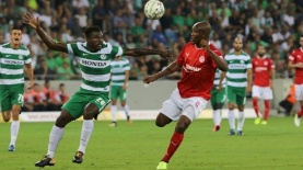 טוני וואקמה מול ארסנט מאבוקה. בסוף נגמר 3:1 לחיפה, צילום: רמי כהן שמאלי - באדיבות אתר ישראל ספורט