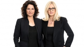 סיון קלינגבייל וטליה פלד קינן, "עושות חשבון", צילום: רונן פדידה