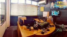 אולפן קול הים האדום בכנסת, צילום: קול הים האדום