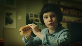 אמילי. פרסומת yes חדשה, צילום: יח"צ/ צילום מסך