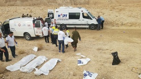 האסון בנחל צפית. כוחות ההצלחה מפנים את גופות הצעירים, צילום: דוברות זק״א