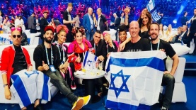 נטע ברזילי והמשלחת הישראלית, בחצי גמר אירוויזיון 2018, צילום: תאגיד השידור כאן