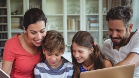 מולטי סקירנס. צפייה משולבת במסכים, צילום: יח"צ/ צילום מסך