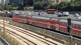 רכבת ישראל לצידי נתיבי איילון, צילום: אלכסנדר כץ