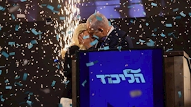 ביבי ושרה נתניהו, בחגיגות הניצחון של בחירות 2019, צילום: שרון רביבו (מתוך עמוד הפייסבוק של בנימין נתניהו)