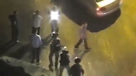 יוסי אלי במהלך סיקור האירועים בשכונה עיסאוויה במזרח ירושלים, צילום: משטרת ישראל