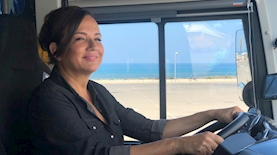 צופית גרנט בקמפיין לגיוס נהגות אוטובוס לחברת מטרופולין, צילום: יח"צ