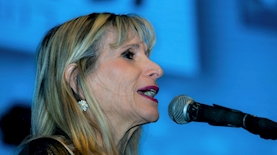 יעל דן מגישה בגלי צהל, צילום: משה שי פלאש 90