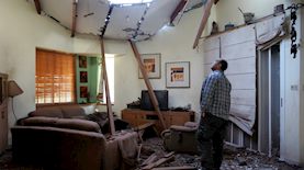 פגיעת קסאם בבית פרטי, צילום: אדי ישראל פלאש90