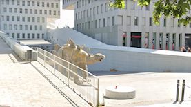 פסל דינוזאור בעיירה סנטה קולומה בקטלוניה, צילום: Google Street View