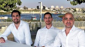 היזמים גלעד מור עידו ונדב ברזילי, אגם דימונה, צילום: פזית אסולין, יחצ