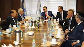 דיפלומטים מרחבי העולם בבורסה ליהלומים, צילום: שלושה צלמים,  חן וילנר