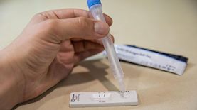 בדיקות אנטיגן, צילום: פלאש 90/ נעם רבקין פנטון