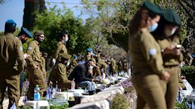 יום הזיכרון לחללי מערכות ישראל ולנפגעי פעולות האיבה, צילום: פלאש 90/ תומר נויברג
