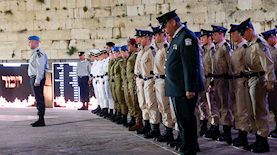 טקס יום הזיכרון, צילום: פלאש 90/ אוליבייה פיטוסי