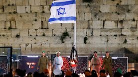 טקס יום הזיכרון, צילום: פלאש 90/ אוליבייה פיטוסי