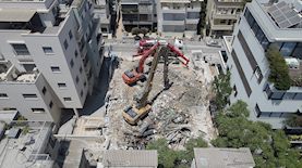 פרויקט הבית באחד העם בתל אביב של חברת שרביב, הריסת הבניין, צילום: איל ברגר הפקות
