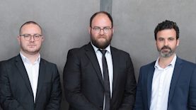 עו"ד אבי אדרי (מימין), עו"ד ויקטור שטקל, עו"ד קובי מיכאל, צילום: אוראל כהן, כלכליסט