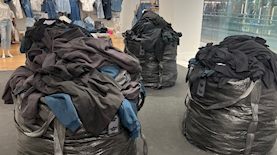 הקולקציה שמוצגת בשקיות זבל, צילום: טוויטר